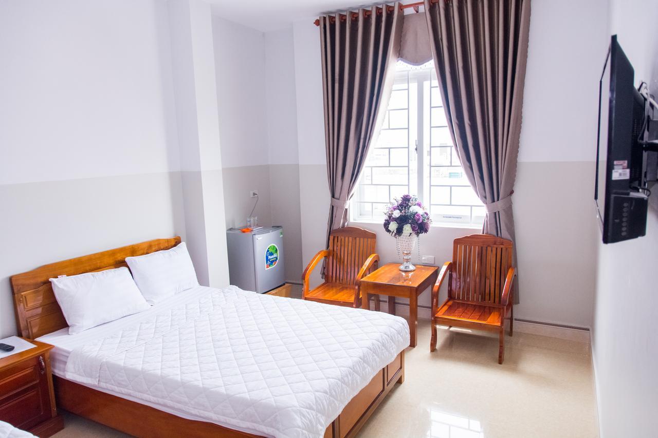 Hoang Thinh Hotel Kon Tum Exterior photo